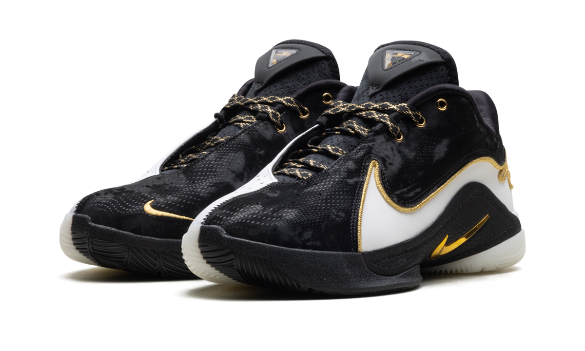 Overkicks - Nike LeBron 22 Mogul (HV8454-100/HV8453-100) - vista trasera
