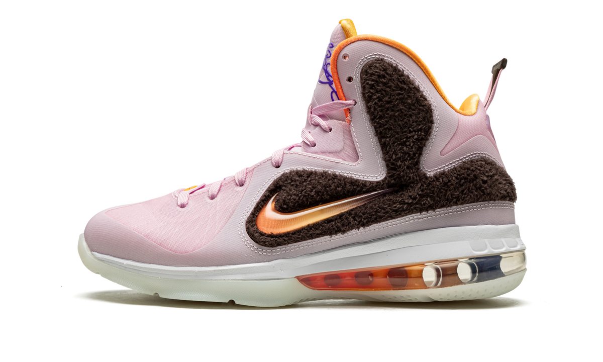 Overkicks - Nike LeBron 9 King of LA (2022) (DJ3908-600) - vista lateral