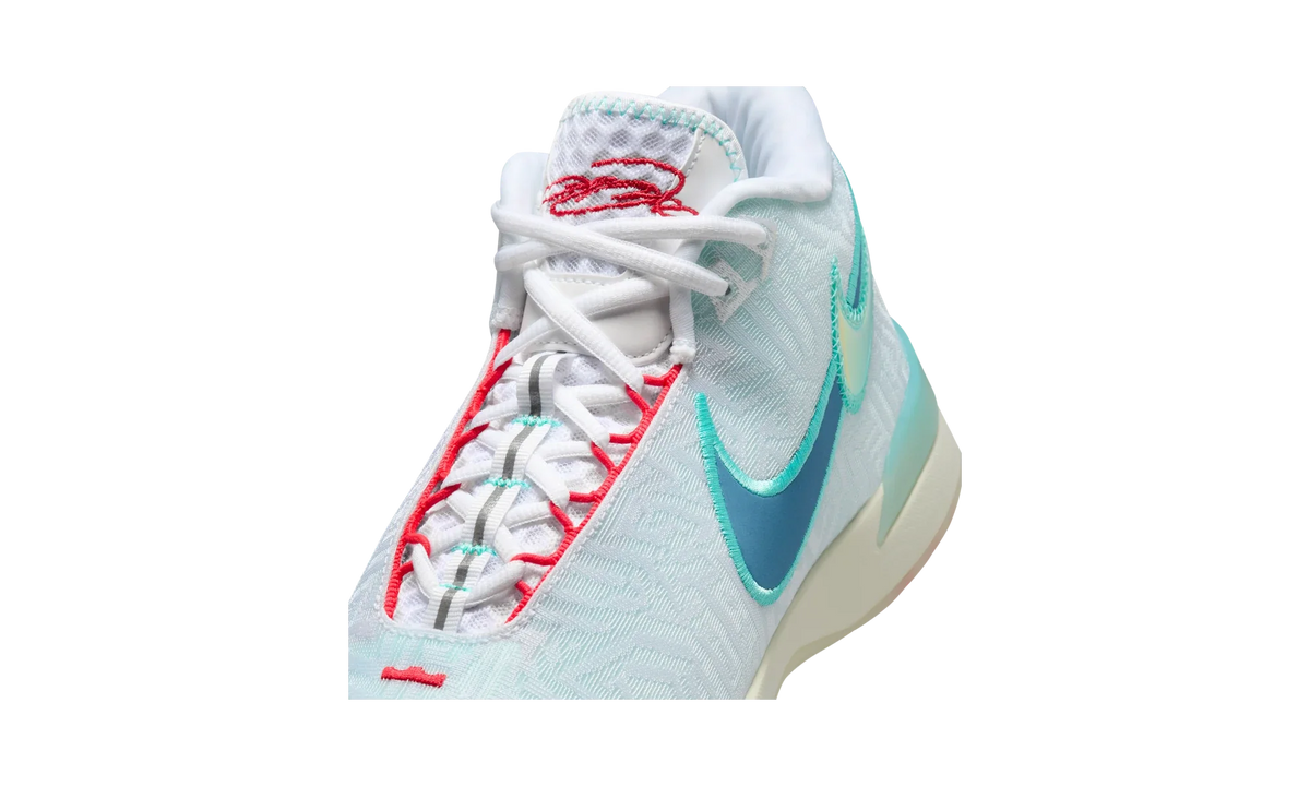 Overkicks - Nike LeBron NXXT Genisus White Aurora Green Siren Red Aegean Storm (HF0712-101) - detalle lateral interior