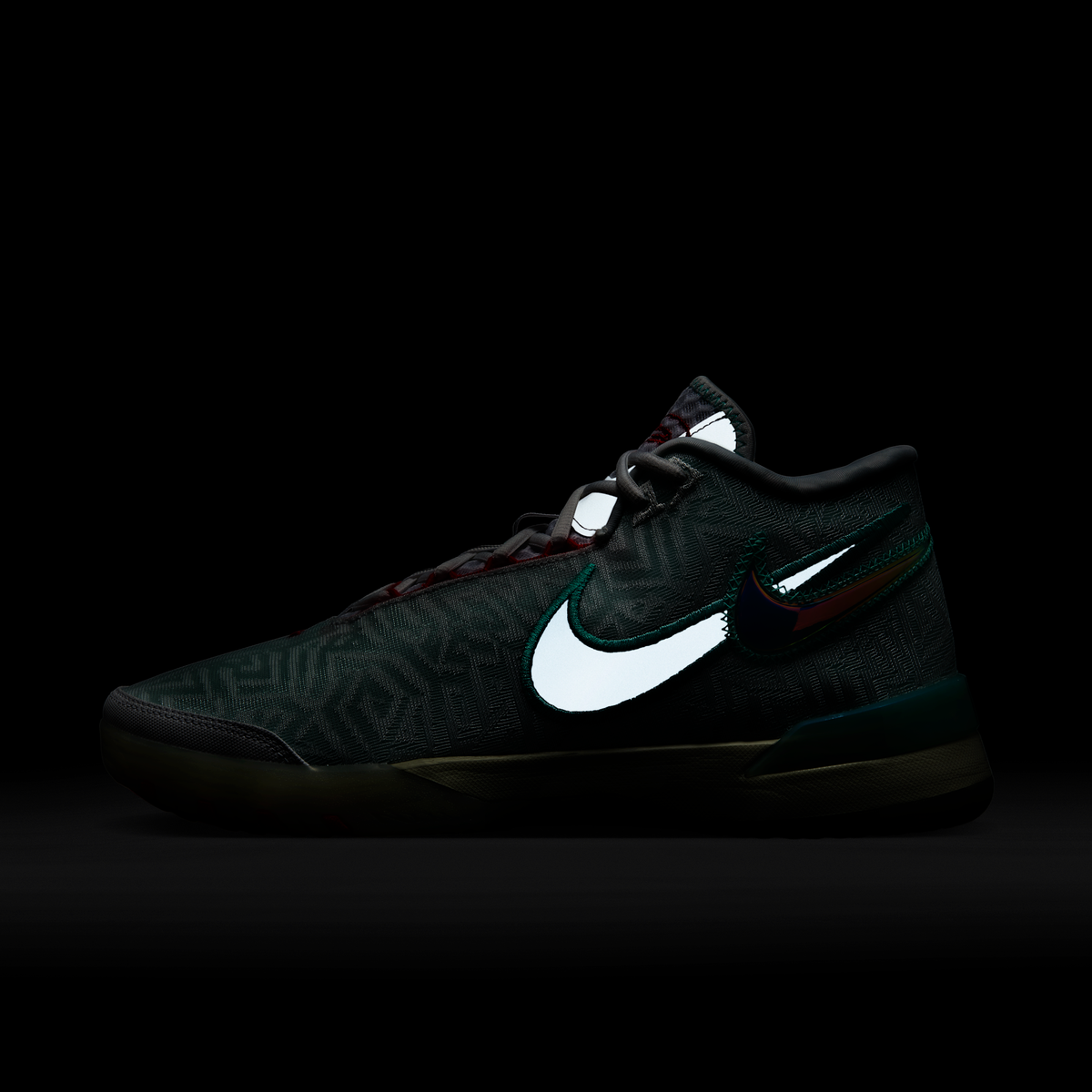 Overkicks - Nike LeBron NXXT Genisus White Aurora Green Siren Red Aegean Storm (HF0712-101) - detalle