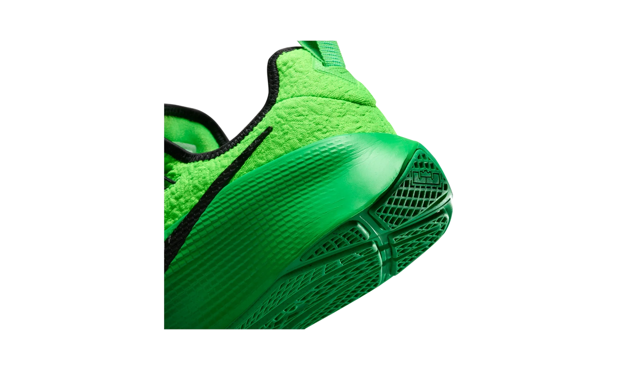 Overkicks - Nike LeBron TR 1 Green Strike (FJ6151-300) - detalle