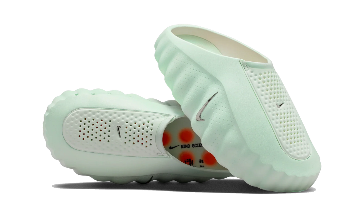 Overkicks - Nike Mind 001 Barely Green Hyper Crimson Black Chrome (Womens) (HQ4309-300) - vista lateral