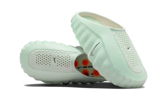 Overkicks - Nike Mind 001 Barely Green Hyper Crimson Black Chrome (Womens) (HQ4309-300) - vista lateral