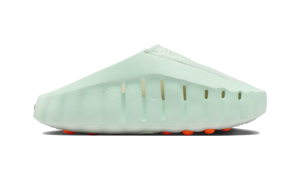 Overkicks - Nike Mind 001 Barely Green Hyper Crimson Black Chrome (Womens) (HQ4309-300) - vista superior