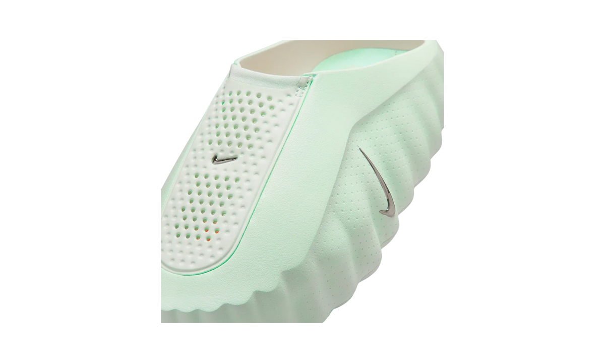 Overkicks - Nike Mind 001 Barely Green Hyper Crimson Black Chrome (Womens) (HQ4309-300) - detalle talon