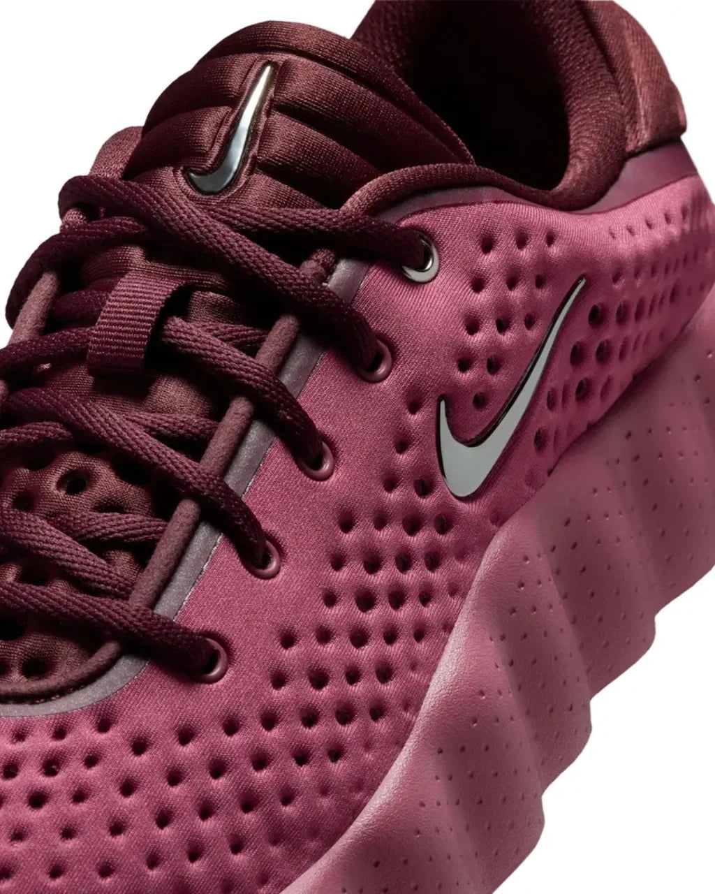 Overkicks - Nike Mind 002 Pink Smoke Mystic Dates (Womens) (HQ4310-600) - vista superior
