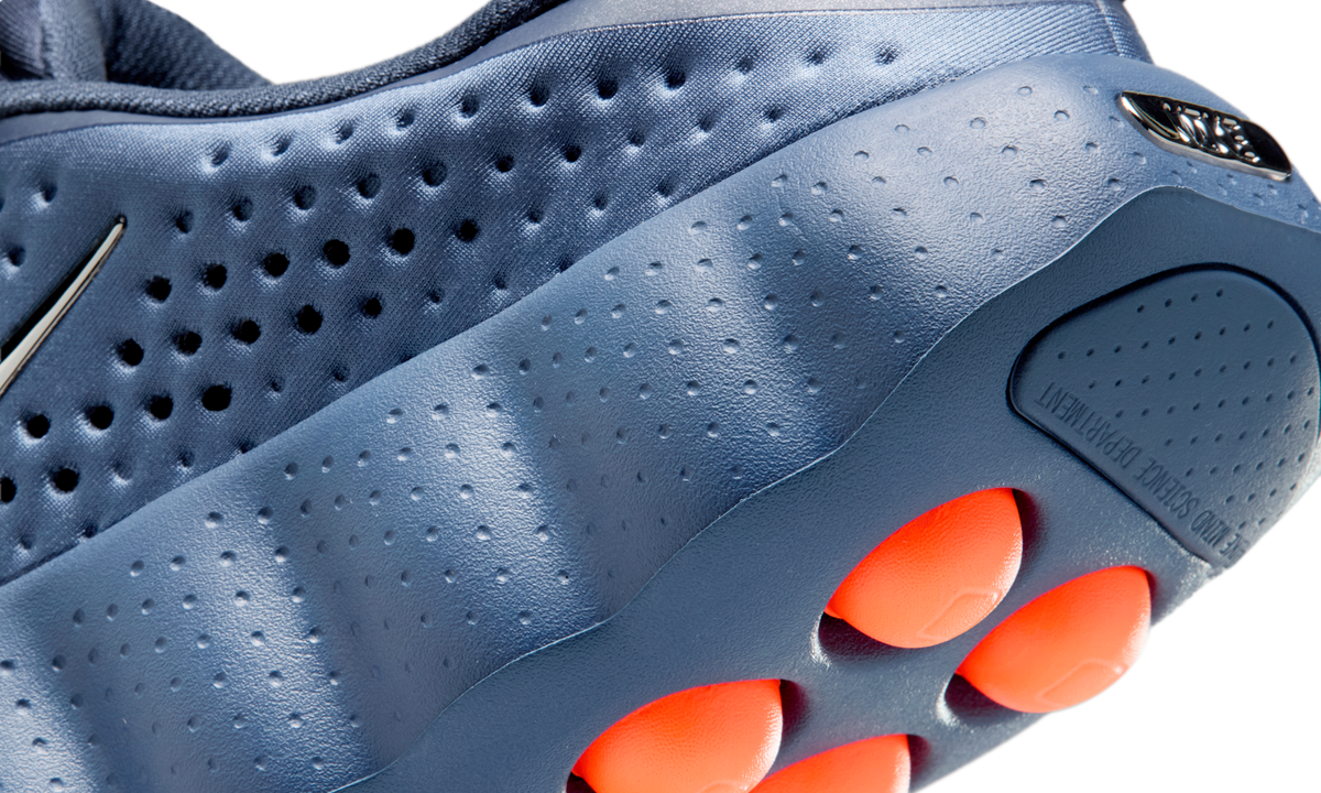 Overkicks - Nike Mind 002 Thunder Blue Chrome (HQ4308-400) - detalle