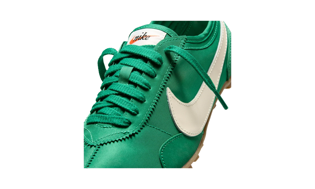 Overkicks - Nike Moon Shoe Malachite Soft Pearl (Womens) (IW0955-300) - detalle lateral interior
