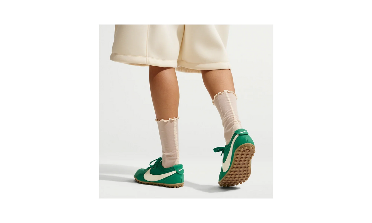 Overkicks - Nike Moon Shoe Malachite Soft Pearl (Womens) (IW0955-300) - detalle