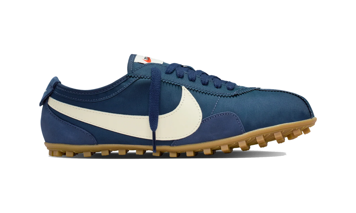 Overkicks - Nike Moon Shoe OG Midnight Navy Gum Light Brown Soft Pearl (Womens) (IW0955-400) - detalle suela