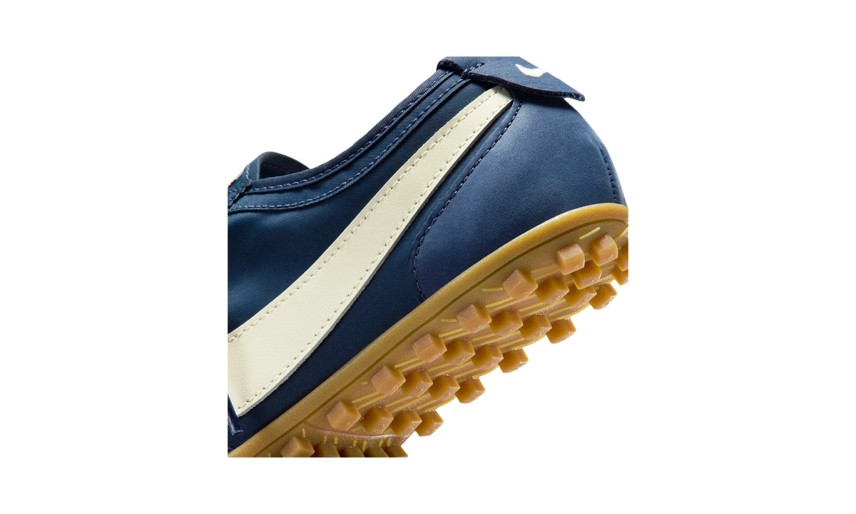Overkicks - Nike Moon Shoe OG Midnight Navy Gum Light Brown Soft Pearl (Womens) (IW0955-400) - detalle