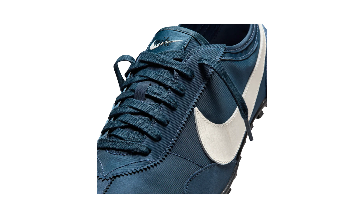 Overkicks - Nike Moon Shoe OG Midnight Navy Sail (IX3952-400) - detalle lateral interior
