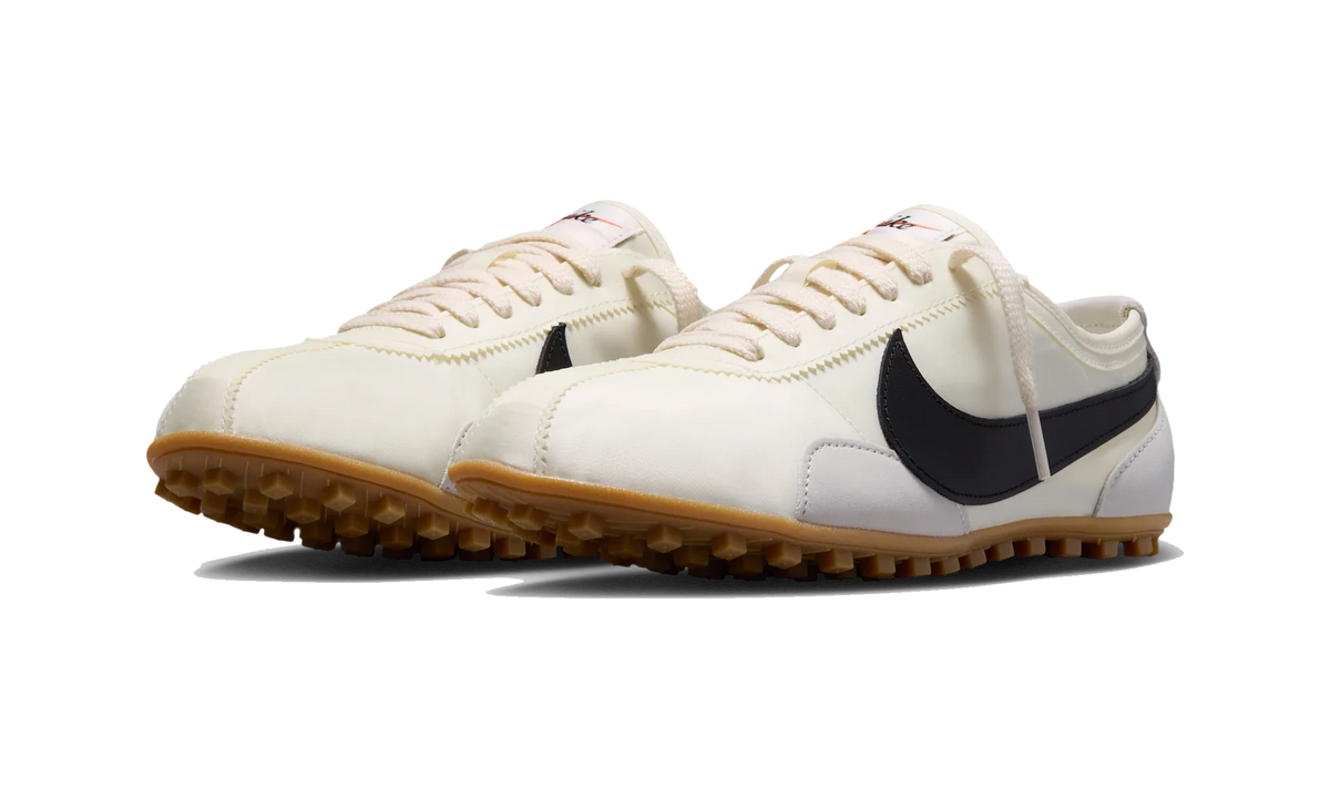 Overkicks - Nike Moon Shoe OG Sail Black Gum (Womens) (IW0955-101) - vista trasera