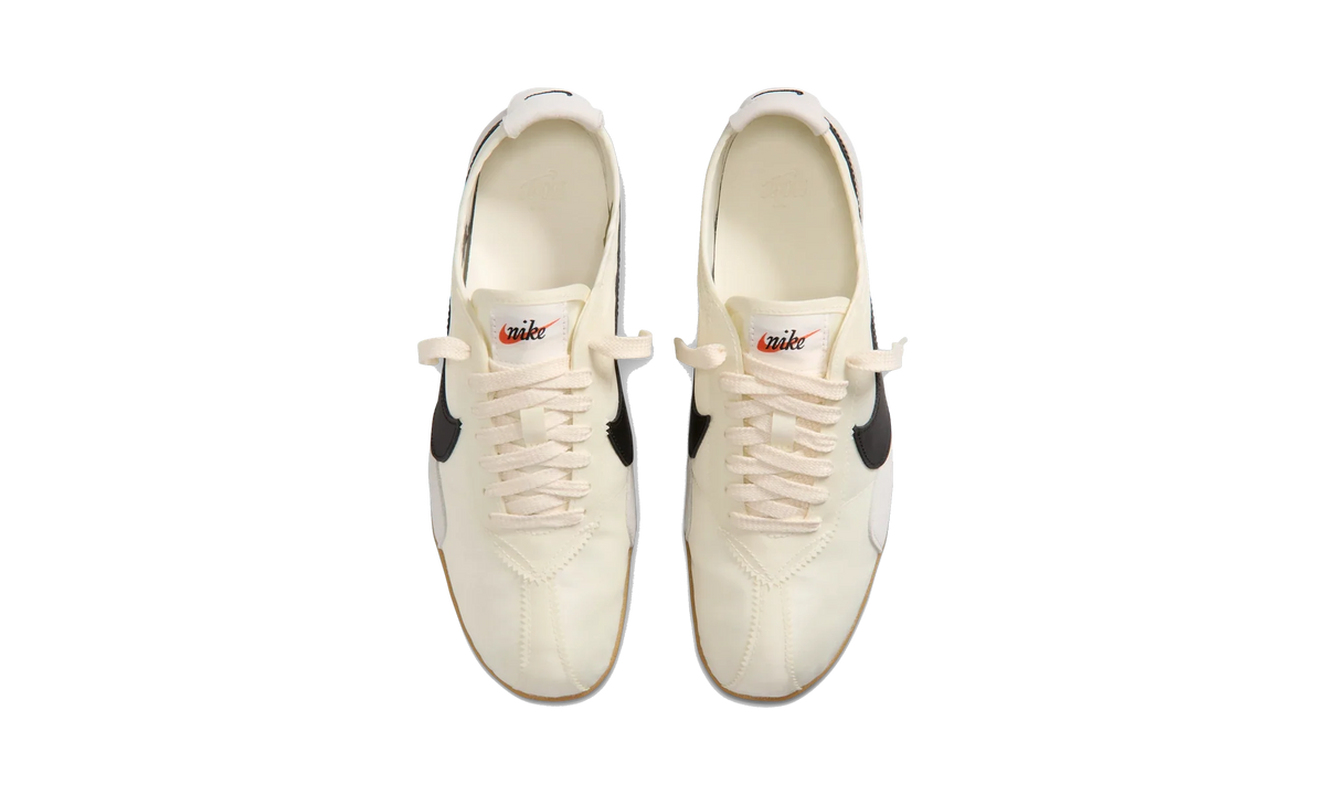Overkicks - Nike Moon Shoe OG Sail Black Gum (Womens) (IW0955-101) - vista superior