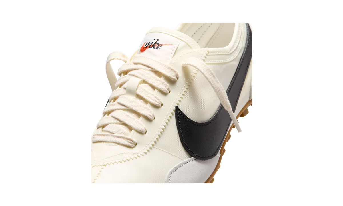 Overkicks - Nike Moon Shoe OG Sail Black Gum (Womens) (IW0955-101) - detalle lateral interior