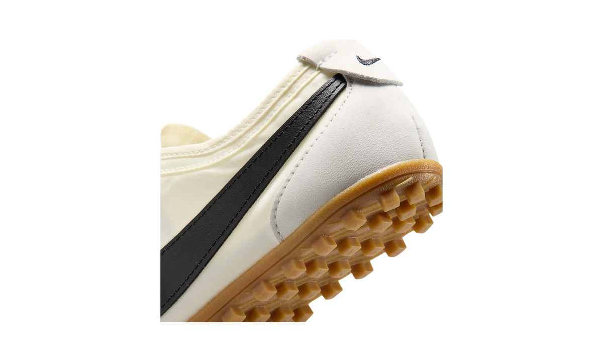 Overkicks - Nike Moon Shoe OG Sail Black Gum (Womens) (IW0955-101) - detalle
