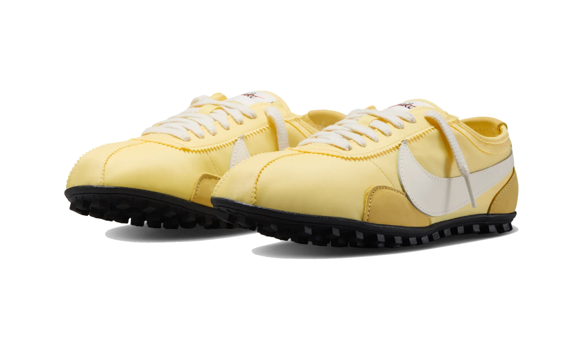 Overkicks - Nike Moon Shoe OG Soft Yellow Black Soft Pearl (Womens) (IW0955-700) - vista trasera