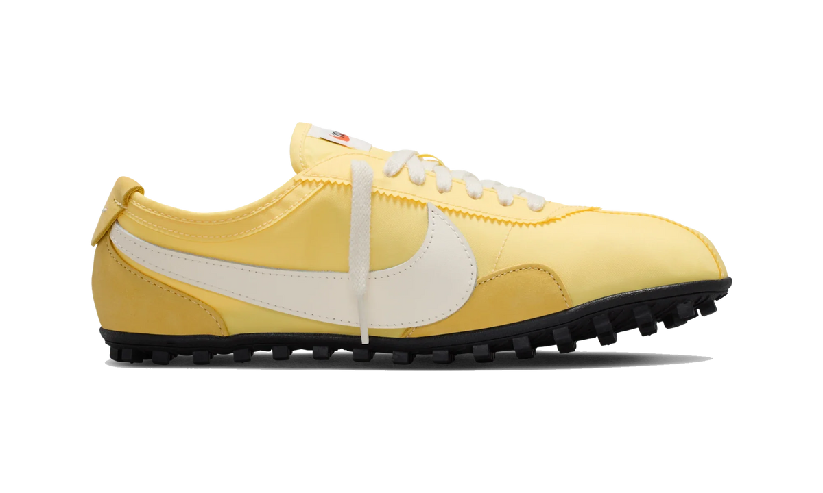 Overkicks - Nike Moon Shoe OG Soft Yellow Black Soft Pearl (Womens) (IW0955-700) - detalle suela