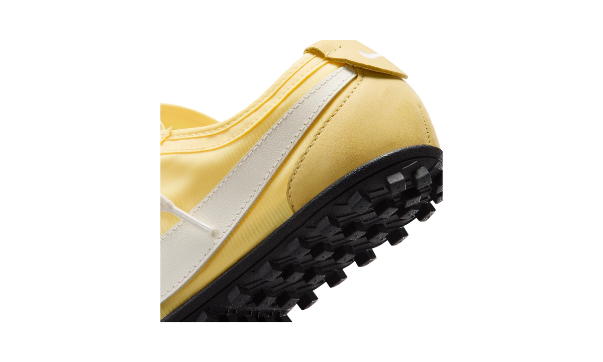 Overkicks - Nike Moon Shoe OG Soft Yellow Black Soft Pearl (Womens) (IW0955-700) - detalle
