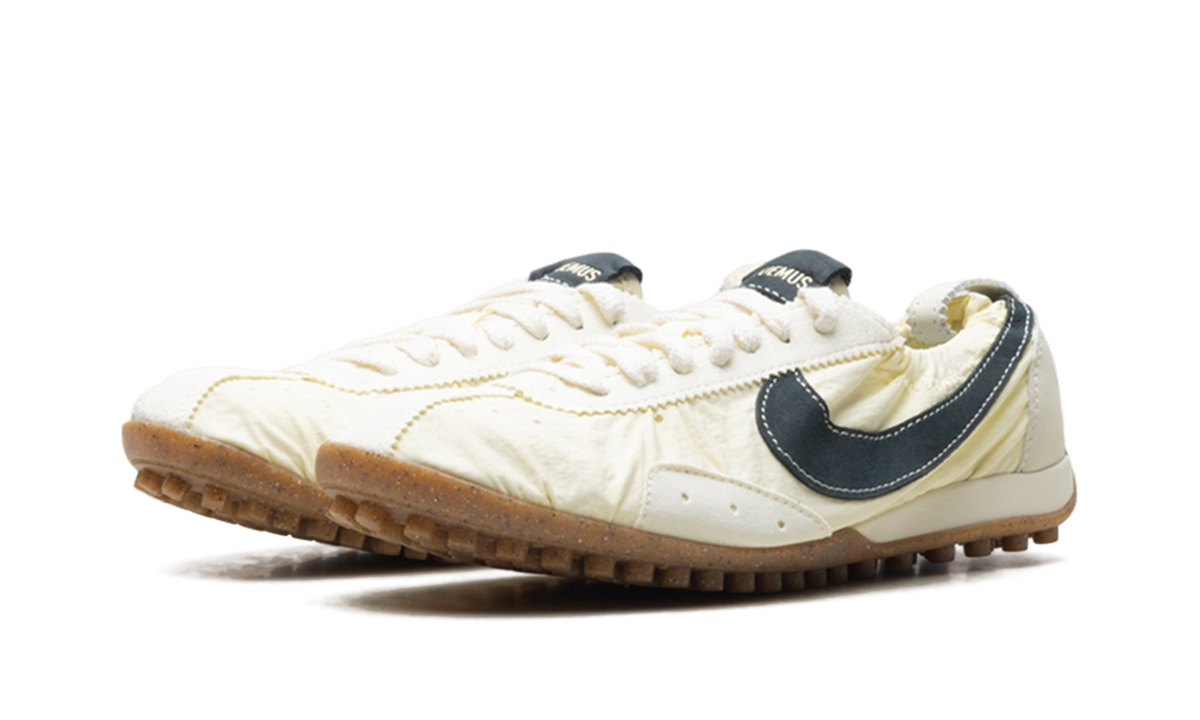 Overkicks - Nike Moon Shoe SP Jacquemus Alabaster (Womens) (HV8547-700) - vista trasera