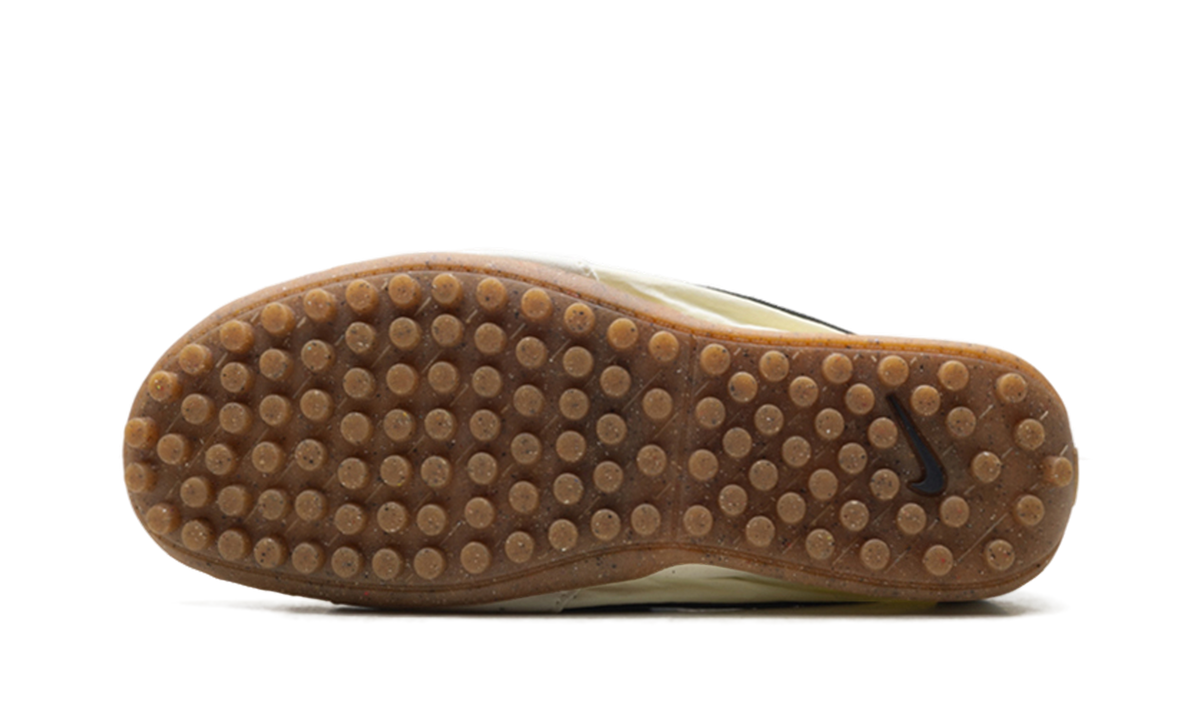 Overkicks - Nike Moon Shoe SP Jacquemus Alabaster (Womens) (HV8547-700) - vista superior
