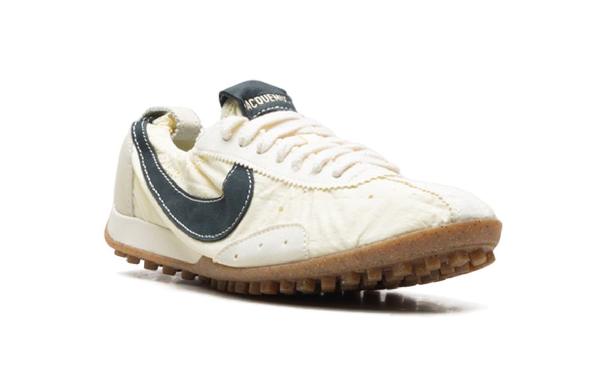 Overkicks - Nike Moon Shoe SP Jacquemus Alabaster (Womens) (HV8547-700) - detalle lateral interior