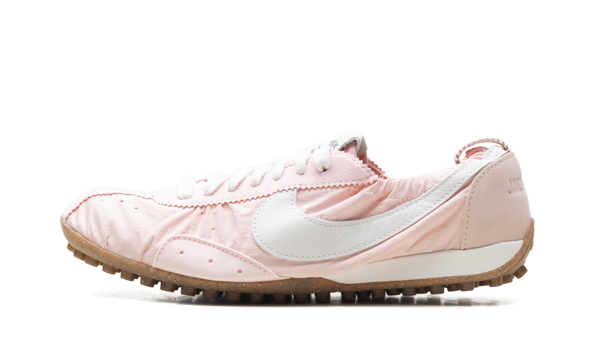 Overkicks - Nike Moon Shoe SP Jacquemus Aluminum Pink (Womens) (HV8547-601) - vista lateral