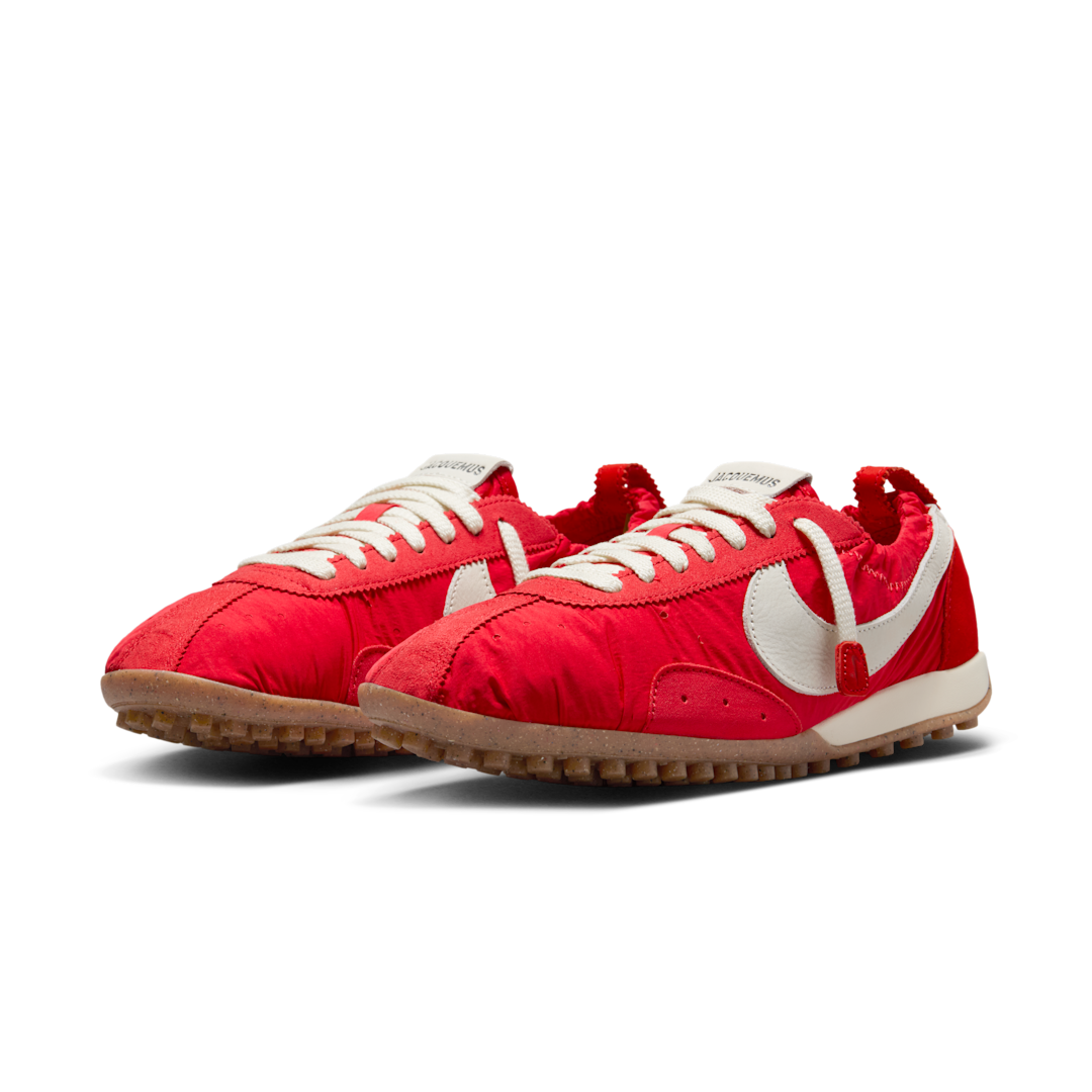 Overkicks - Nike Moon Shoe SP Jacquemus University Red (Womens) (HV8547-600) - vista trasera