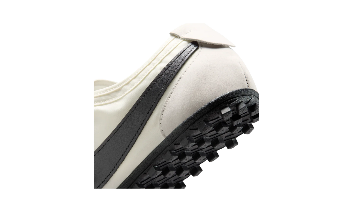 Overkicks - Nike Moon Shoe Sail Black (IX3952-100) - detalle