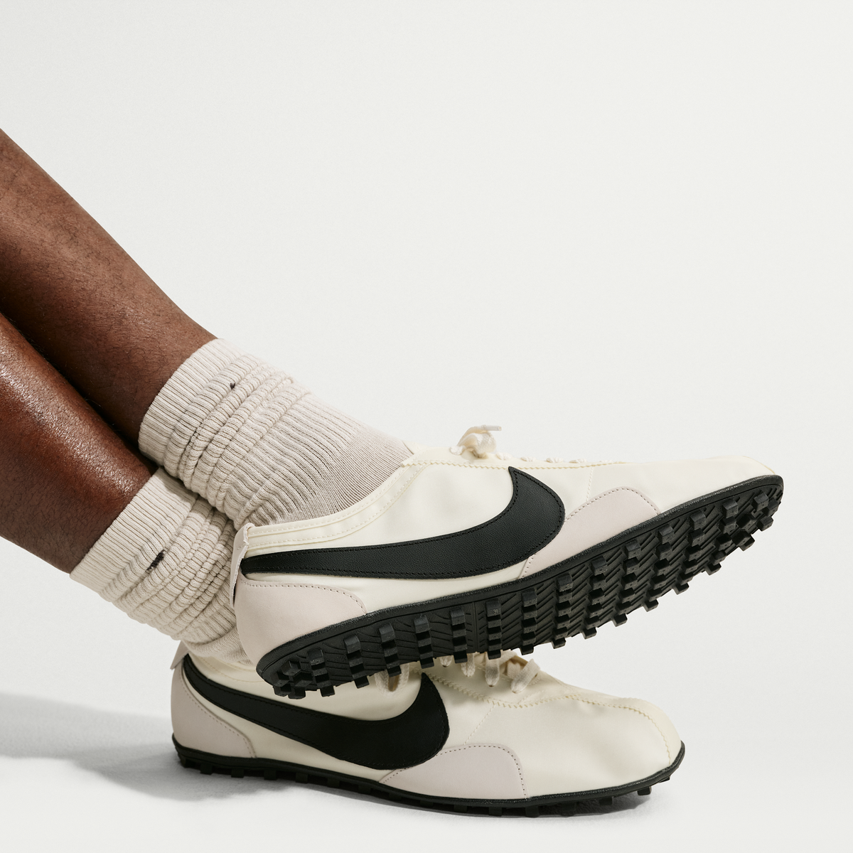 Overkicks - Nike Moon Shoe Sail Black (IX3952-100) - detalle