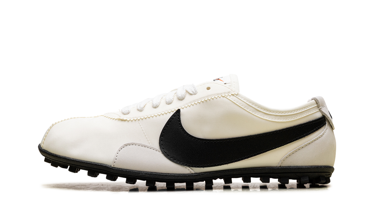Overkicks - Nike Moon Shoe Soft Pearl Black (Womens) (II0407-001) - vista lateral