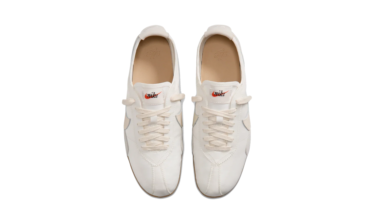 Overkicks - Nike Moon Shoe White Soft Pearl Gum (Womens) (IW0955-100) - vista superior