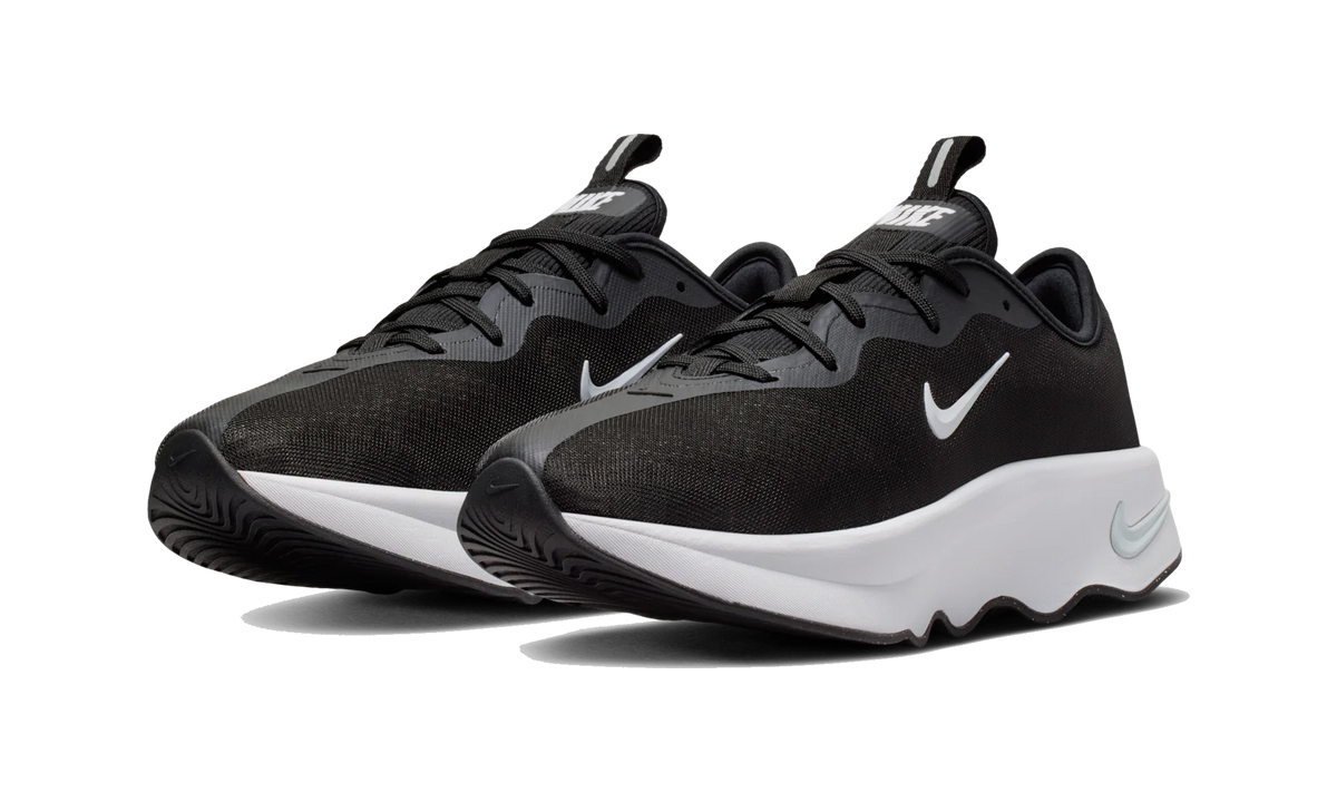Overkicks - Nike Motiva 2 Black White (Womens) (II7278-001) - vista trasera