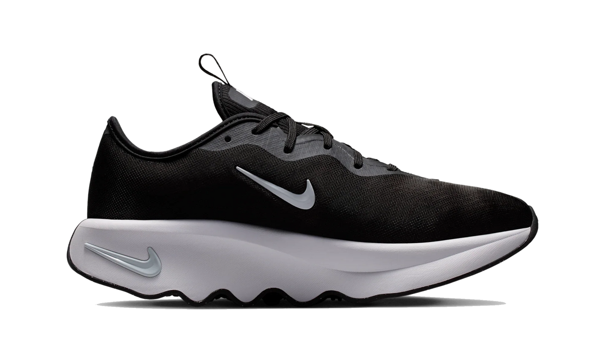 Overkicks - Nike Motiva 2 Black White (Womens) (II7278-001) - detalle suela