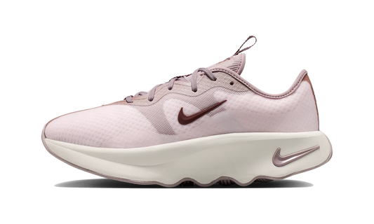 Overkicks - Nike Motiva 2 Pearl Pink Light Violet Tattoo (Womens) (II7278-600) - vista lateral