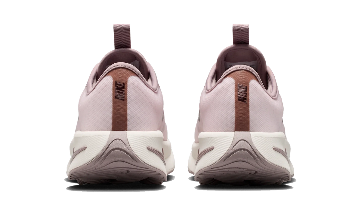 Overkicks - Nike Motiva 2 Pearl Pink Light Violet Tattoo (Womens) (II7278-600) - detalle talon