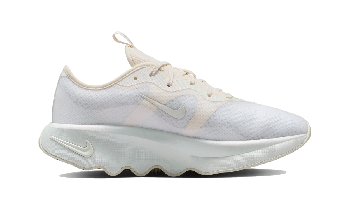Overkicks - Nike Motiva 2 White Chalk Sail (Womens) (II7278-100) - detalle suela