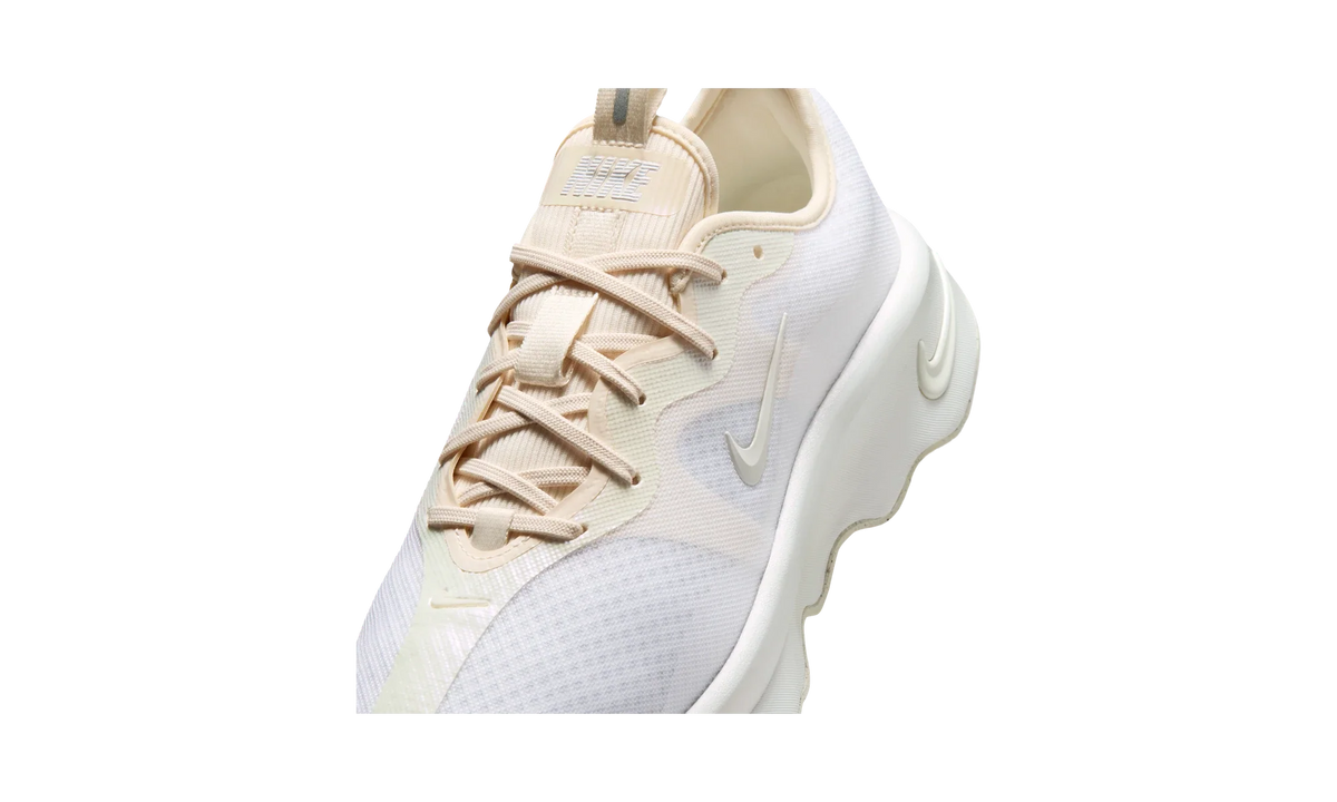 Overkicks - Nike Motiva 2 White Chalk Sail (Womens) (II7278-100) - detalle lateral interior