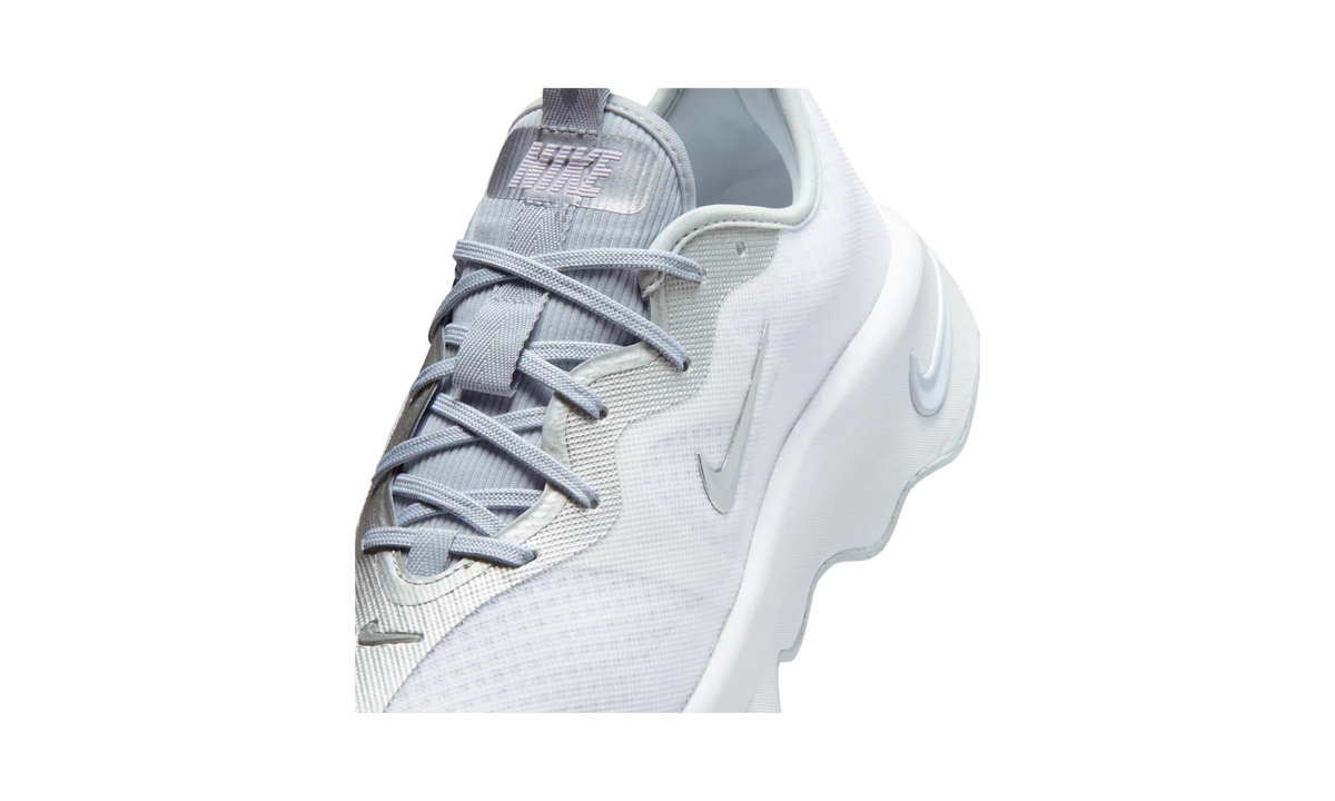 Overkicks - Nike Motiva 2 White Metallic Silver (Womens) (II7278-101) - detalle lateral interior