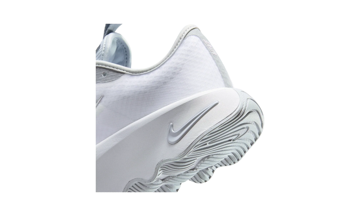 Overkicks - Nike Motiva 2 White Metallic Silver (Womens) (II7278-101) - detalle