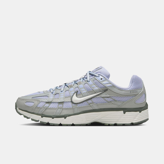 Overkicks - Nike P-6000 Ghost/Light Smoke Grey/Smoke Grey/Summit White (Womens) (BV1021-018) - vista lateral