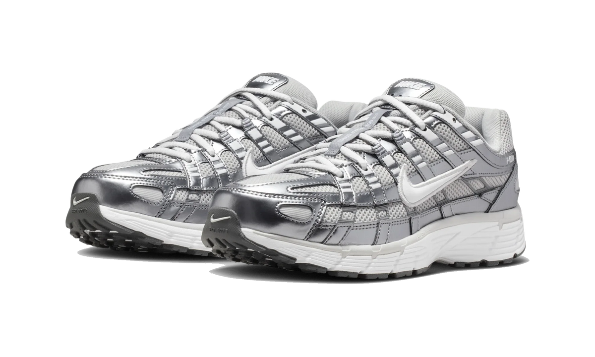 Overkicks - Nike P-6000 Grey Fog Metallic Cool Grey (Womens) (IO3496-001) - vista trasera