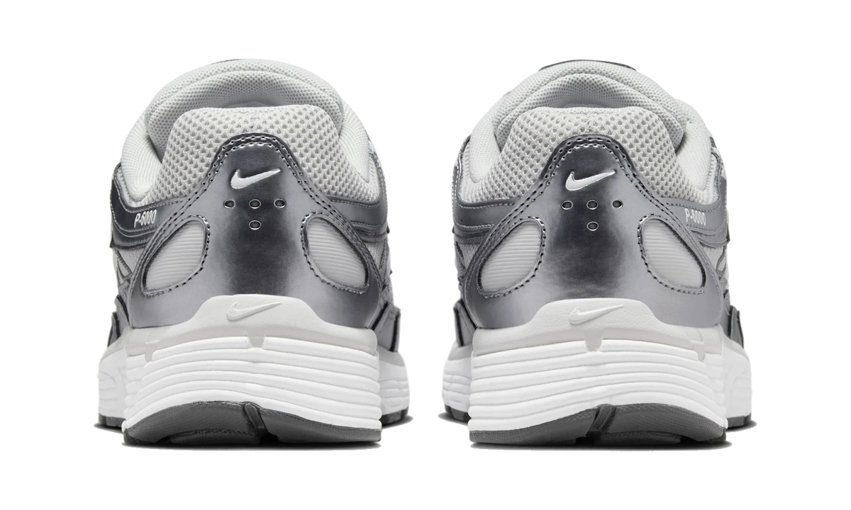 Overkicks - Nike P-6000 Grey Fog Metallic Cool Grey (Womens) (IO3496-001) - detalle talon
