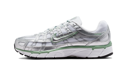 Overkicks - Nike P-6000 Metallic Silver White Steam (Womens) (BV1021-017) - vista lateral