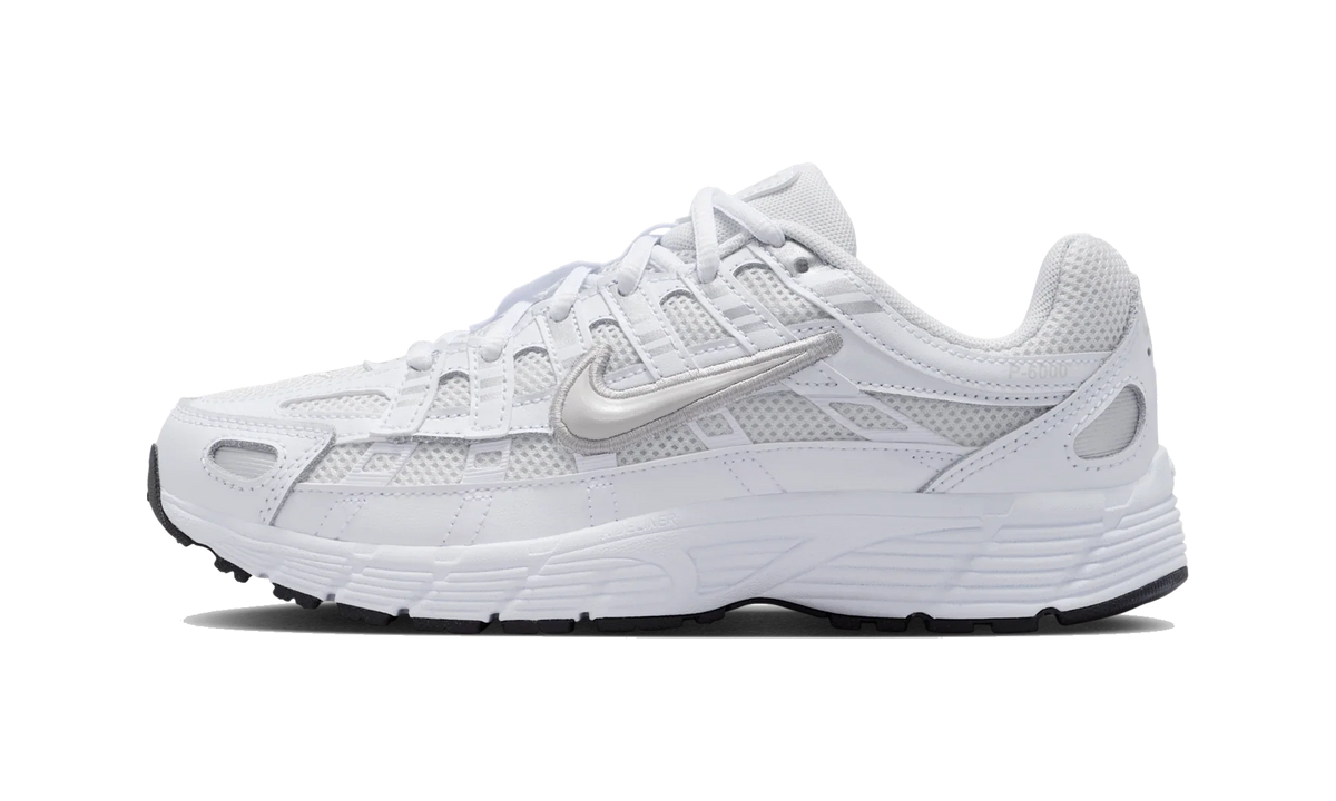 Overkicks - Nike P-6000 Platinum Tint White Silver (GS) (HV5064-017) - vista lateral