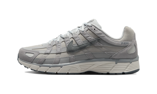Overkicks - Nike P-6000 SE Pure Platinum Wolf Grey Summit White (IO3370-001) - vista lateral