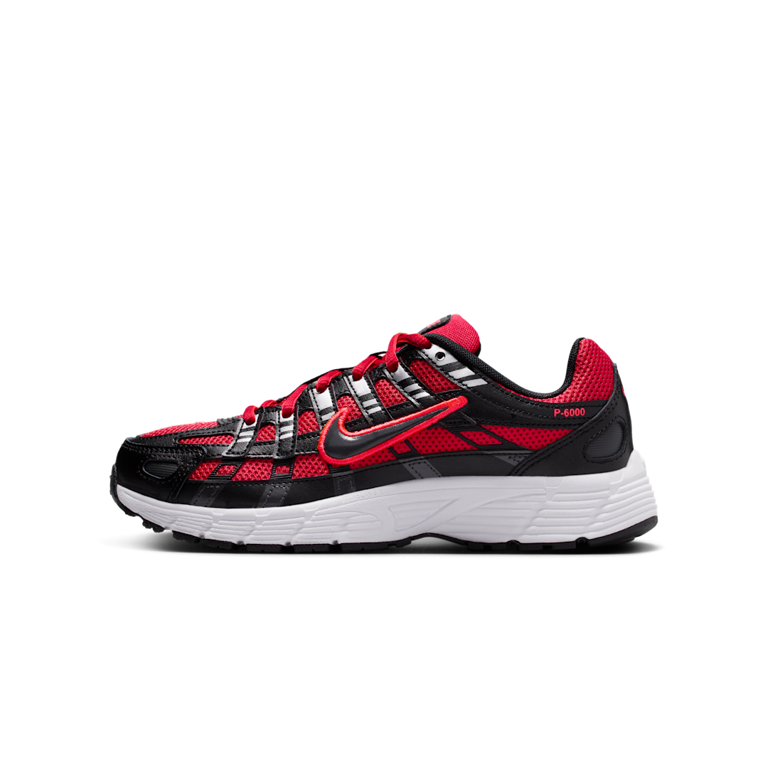 Overkicks - Nike P-6000 University Red Metallic Silver Dark Smoke Grey Black (GS) (HV5064-601) - vista lateral