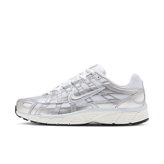 Overkicks - Nike P-6000 White Blue Tint Sail Metallic Silver (Womens) (BV1021-106) - vista lateral