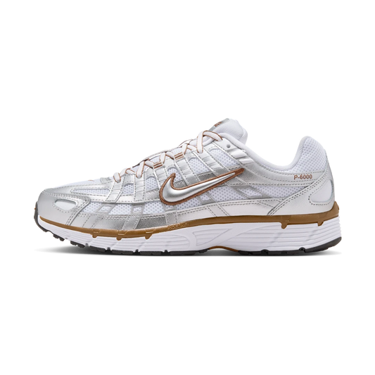 Overkicks - Nike P-6000 White Light British Tan (Womens) (BV1021-109) - vista lateral