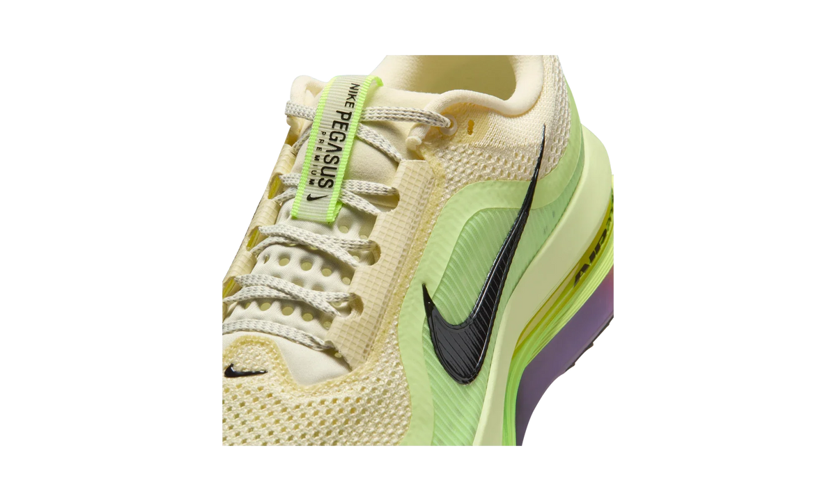 Overkicks - Nike Pegasus Premium Alabaster Volt (HQ2592-701) - detalle lateral interior